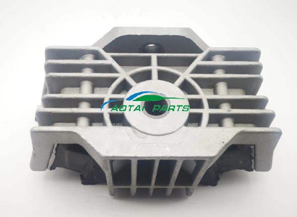 9702400318,A9702400318 Engine Mount for Benz Trailer