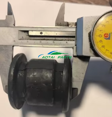 ISUZU NPR NQR Truck Parts Stabilizer Bar Bushing 8-97239-911-0 8-97239911-0